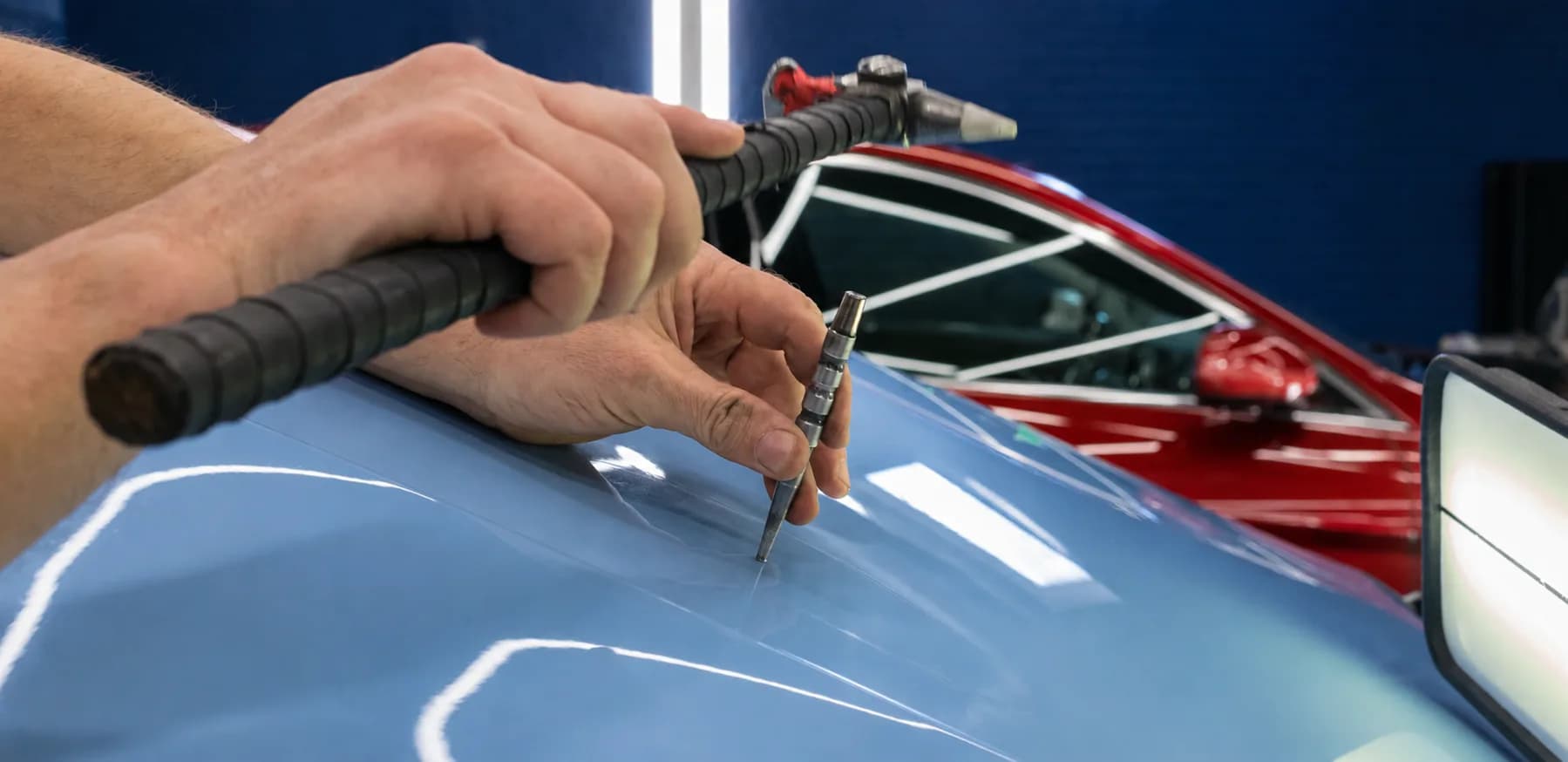 Detailní práce na laku vozu v GAR Service Praha